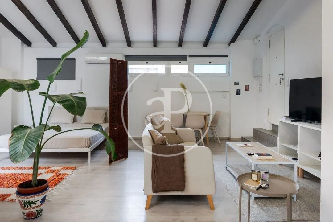 Àtic de lloguer a Carrer de Martí, Gran Via