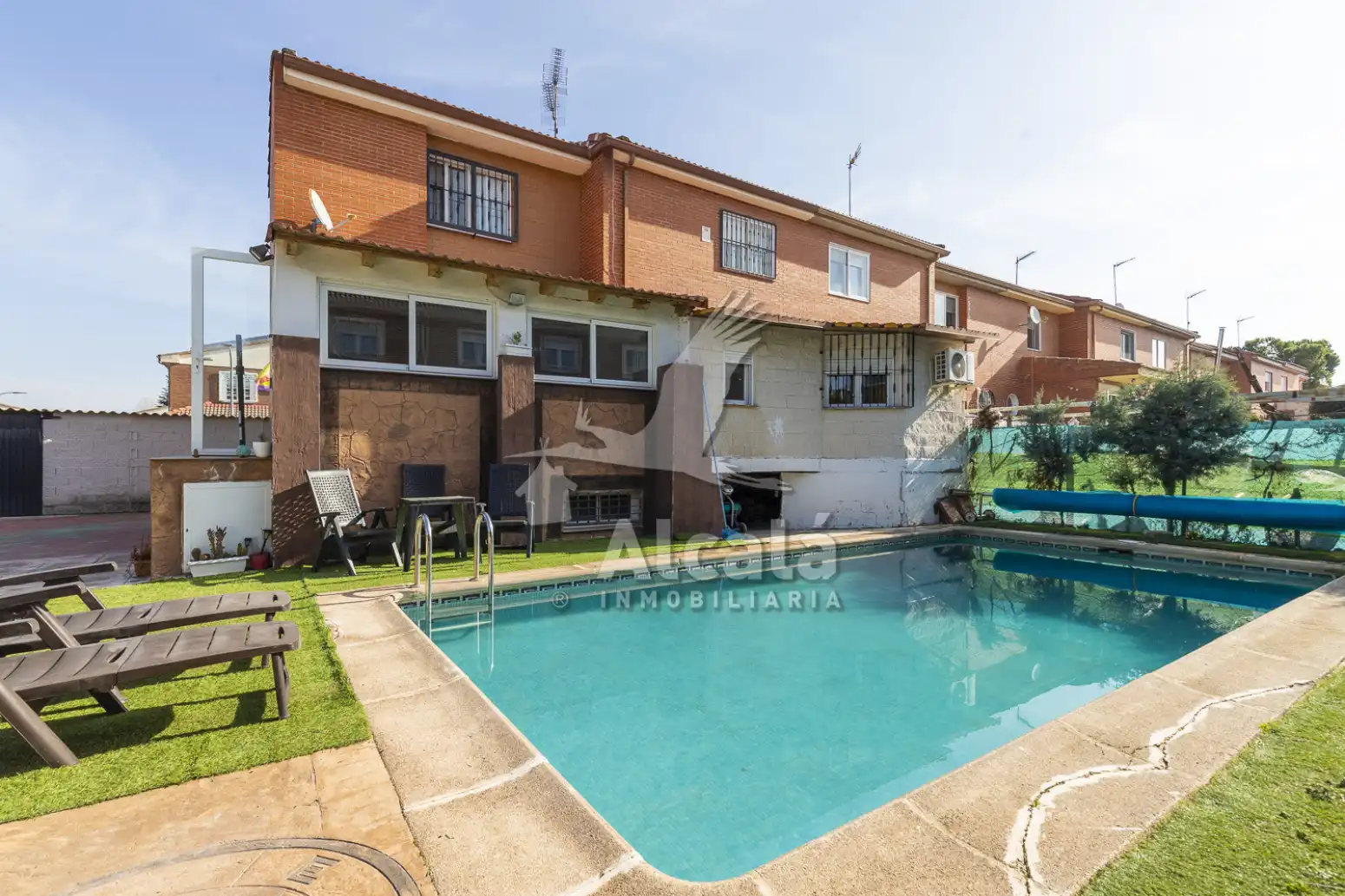 Vista exterior de Casa adosada en venta en Azuqueca de Henares con Aire acondicionado, Calefacción y Piscina