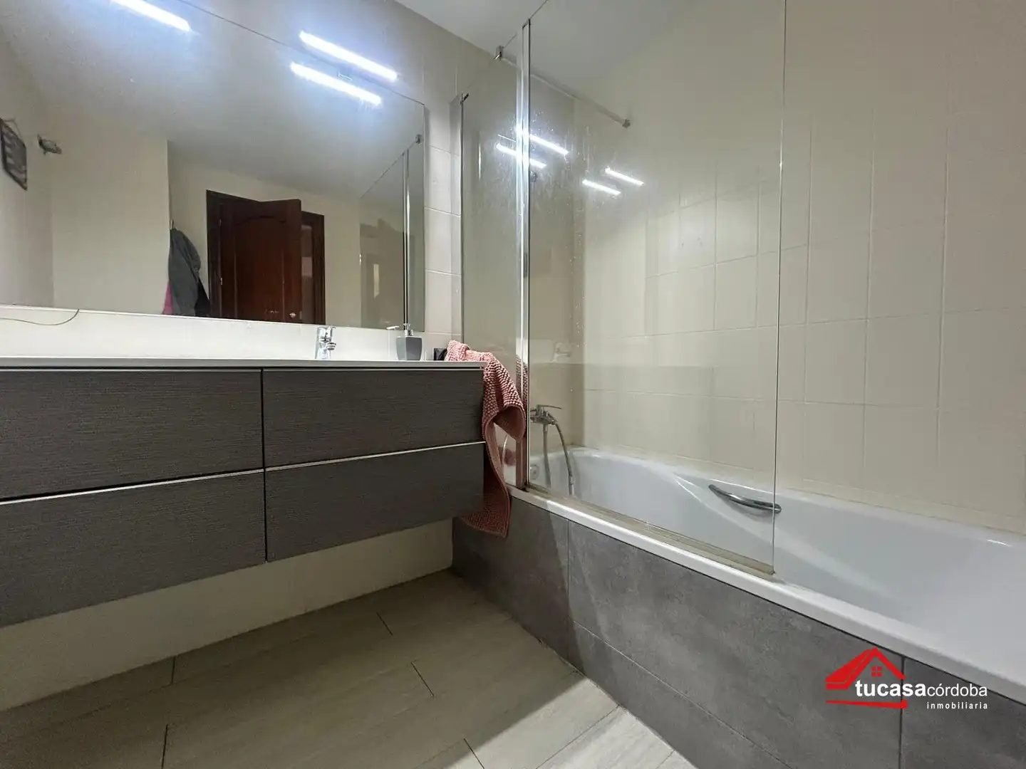Badezimmer von Wohnung zum Verkauf in Córdoba mit Klimaanlage und Terrasse
