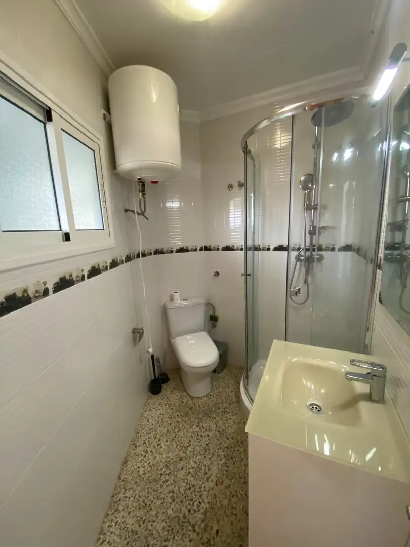 Badezimmer von Wohnung zur Miete in Sevilla mit Terrasse und Möbliert