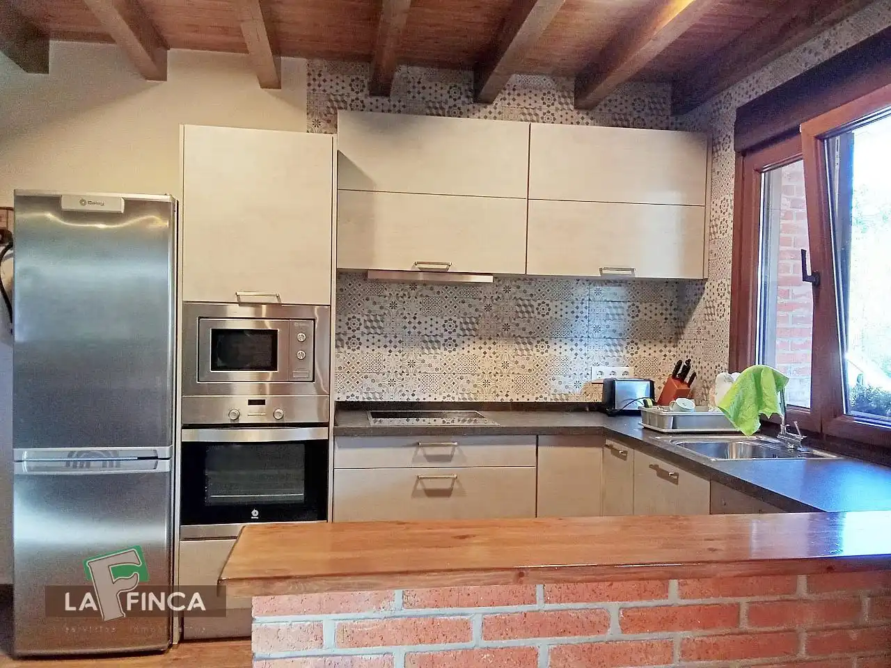 Cuina de Casa o xalet en venda en Ribadesella amb Calefacció, Traster i Moblat