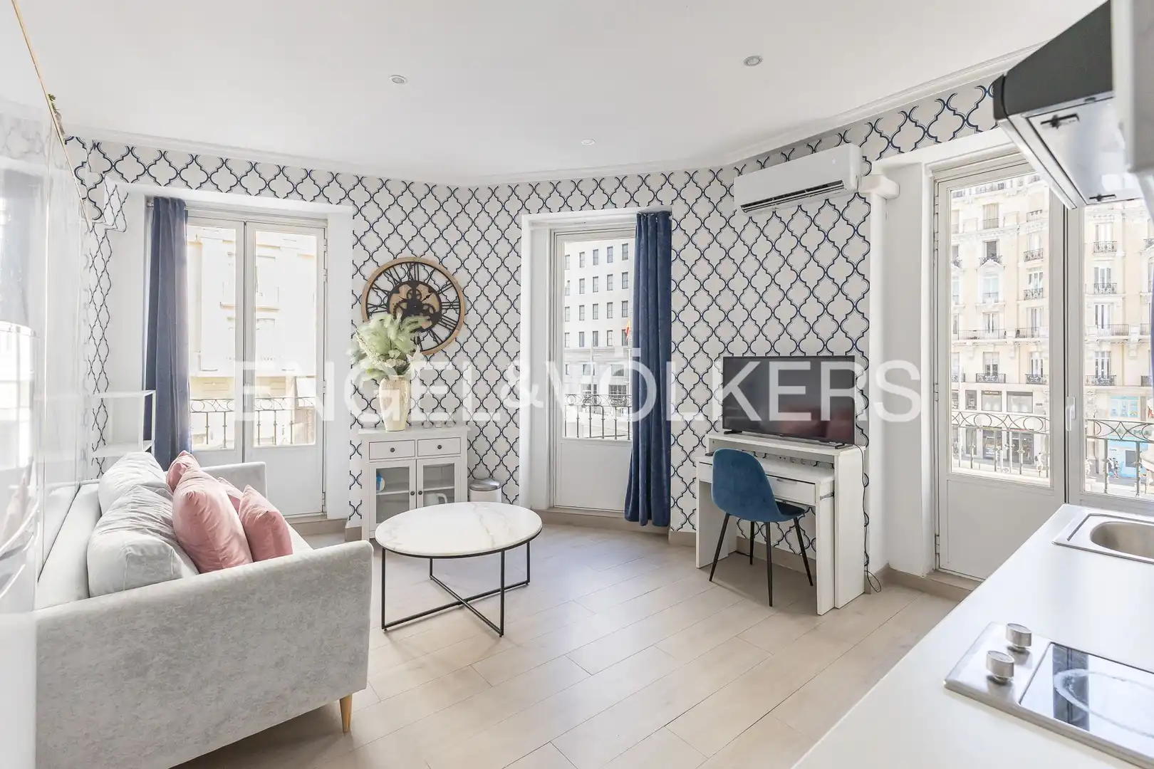 Living room of Flat for sale in Madrid  with Air Conditioner, Heating and Parquet flooring