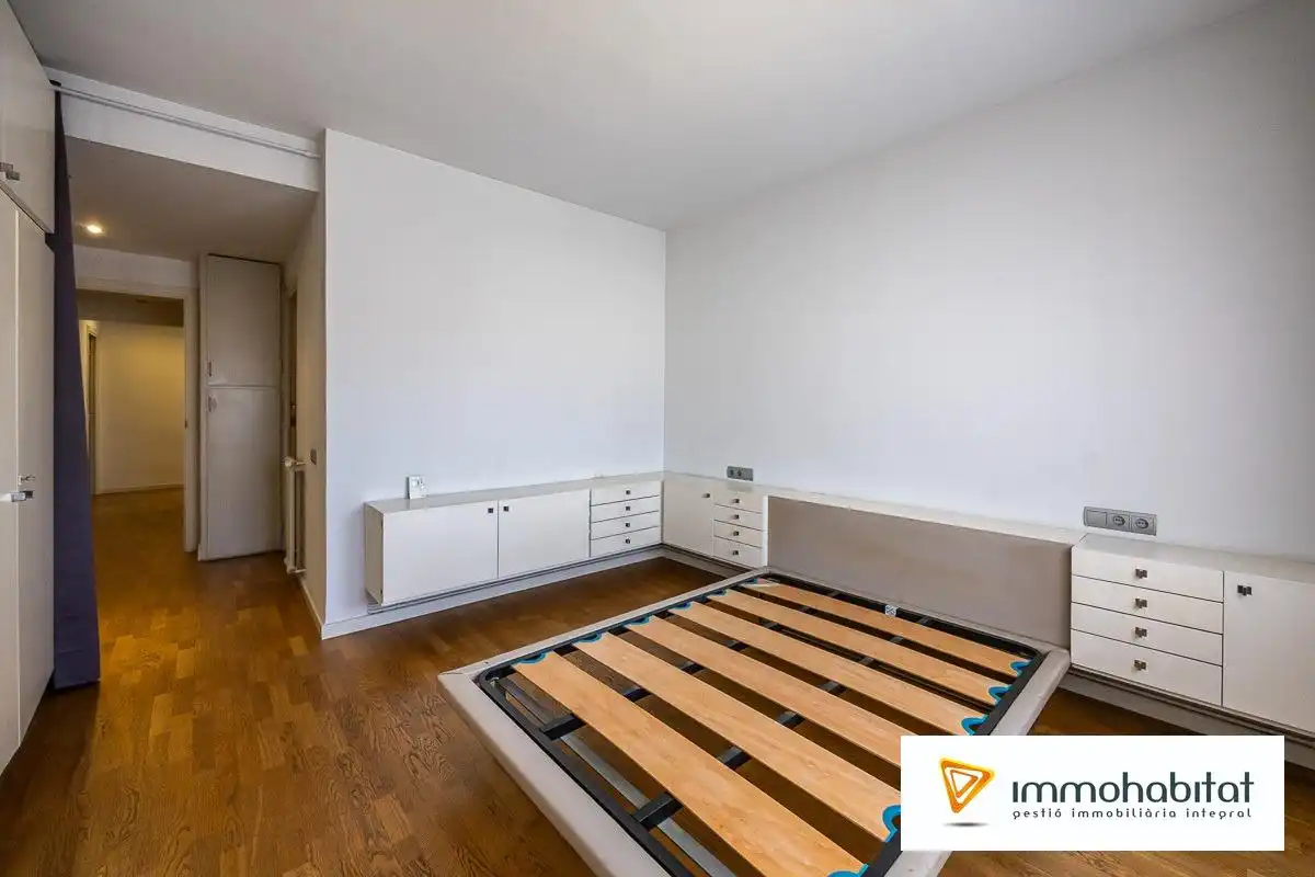 Habitación de Piso en venta en Sabadell con Aire acondicionado, Calefacción y Parquet