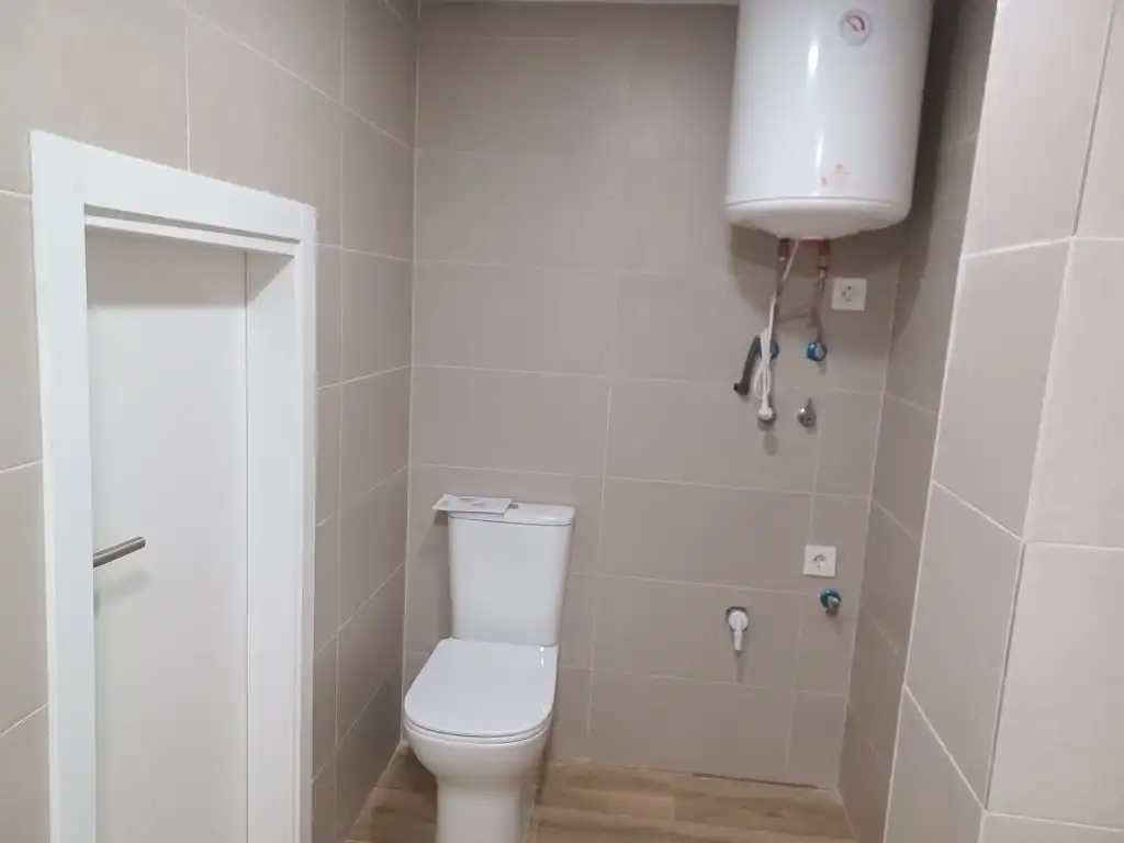 Bany de Apartament de lloguer en Madrid amb Traster