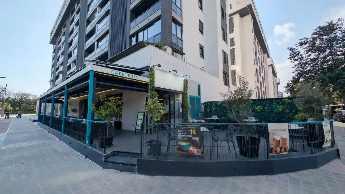 Local comercial en venta en Avenida Artista Remigio Soler López, imagen 2