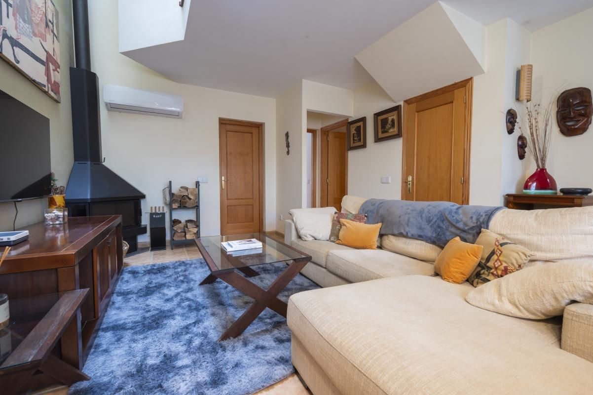 Sala de estar de Casa adosada en venta en Sant Antoni de Portmany con Aire acondicionado, Calefacción y Jardín privado