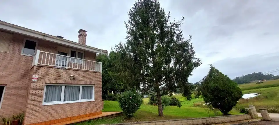 Außenansicht von Haus oder Chalet zum Verkauf in Camargo mit Heizung