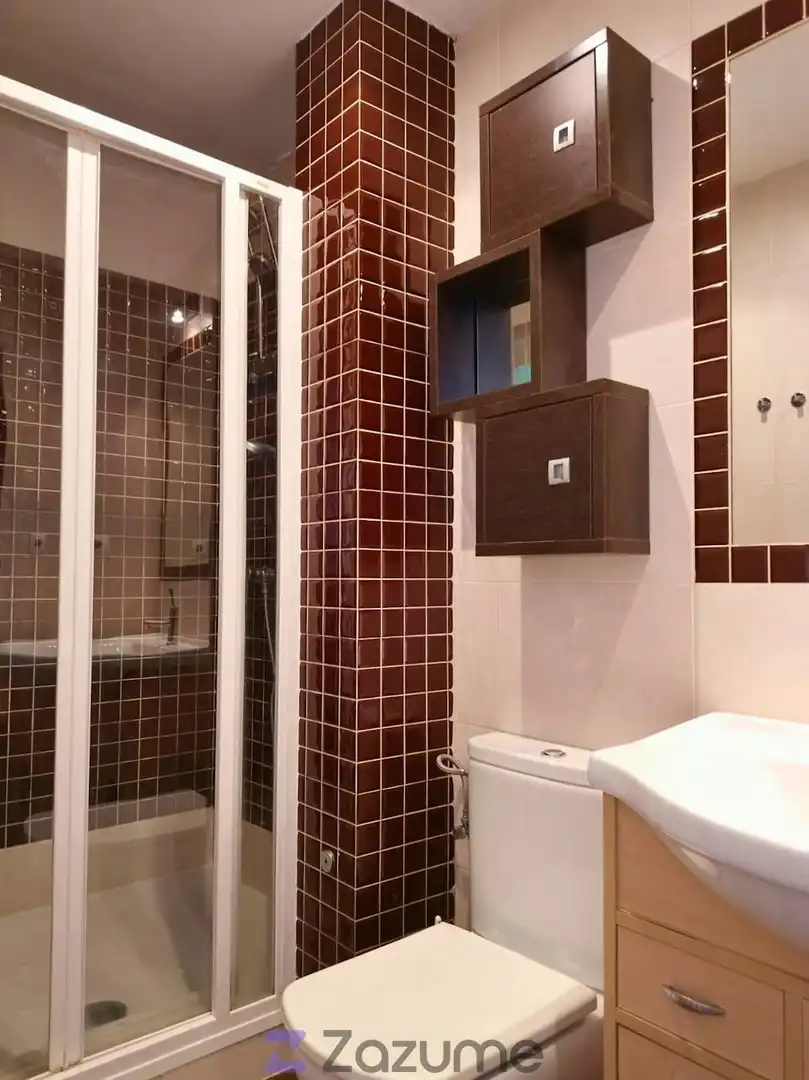 Badezimmer von Wohnung zur Miete in Sevilla mit Klimaanlage, Heizung und Möbliert