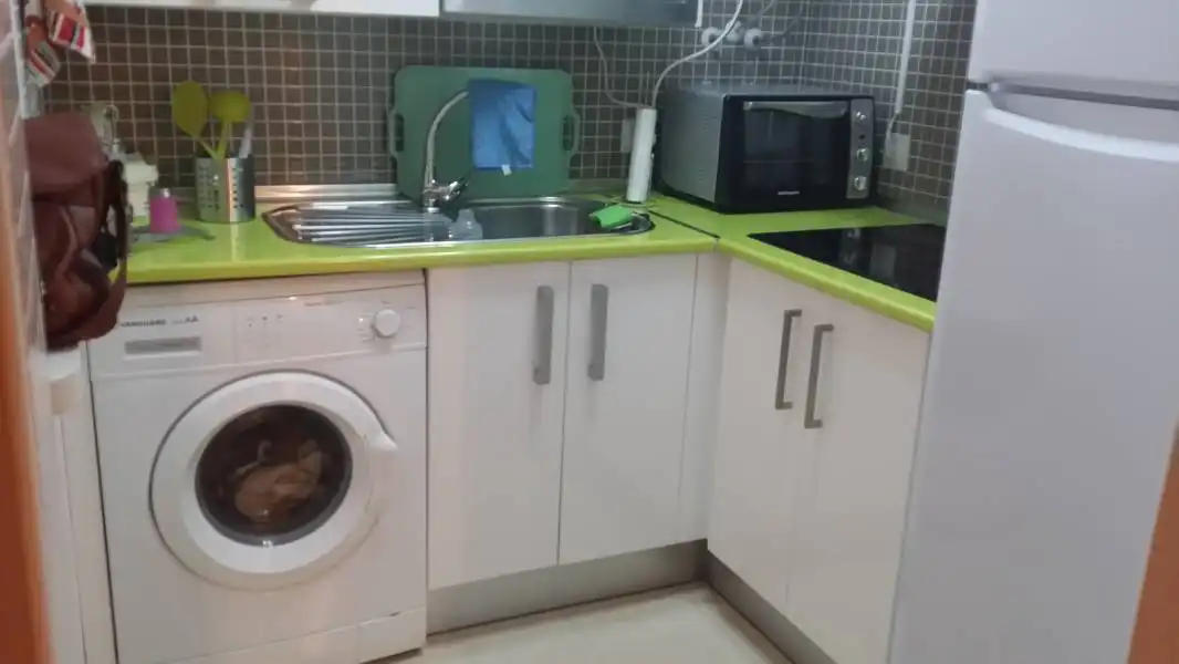 Küche von Wohnung zum Verkauf in Almería mit Klimaanlage und Möbliert