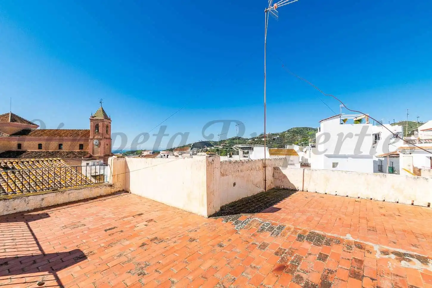 Vista exterior de Casa o xalet en venda en Torrox amb Terrassa i Balcó