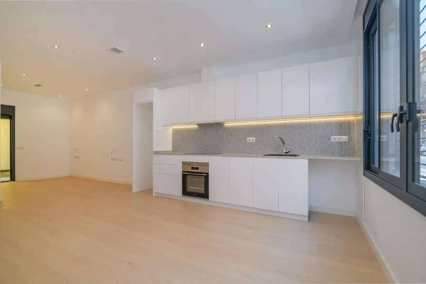 Flat with lift for sale in Carrer Victòria 95