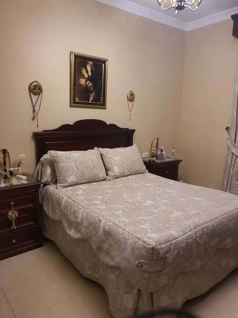 Habitación de Casa o chalet en venta en Brenes con Aire acondicionado, Jardín privado y Terraza
