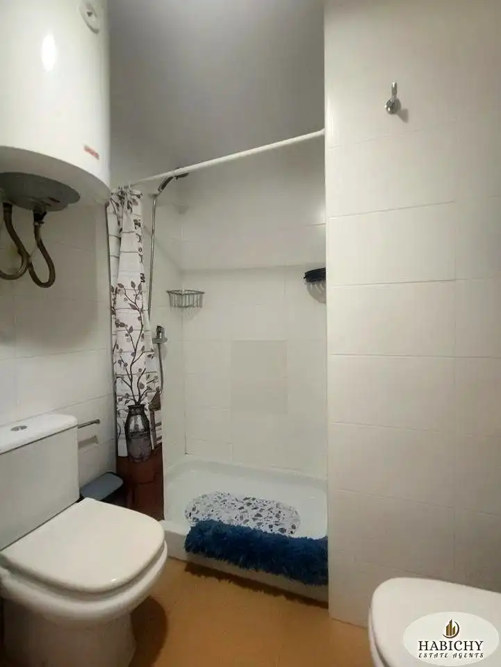 Bany de Apartament de lloguer en Murcia amb Aire condicionat, Balcó i Alarma