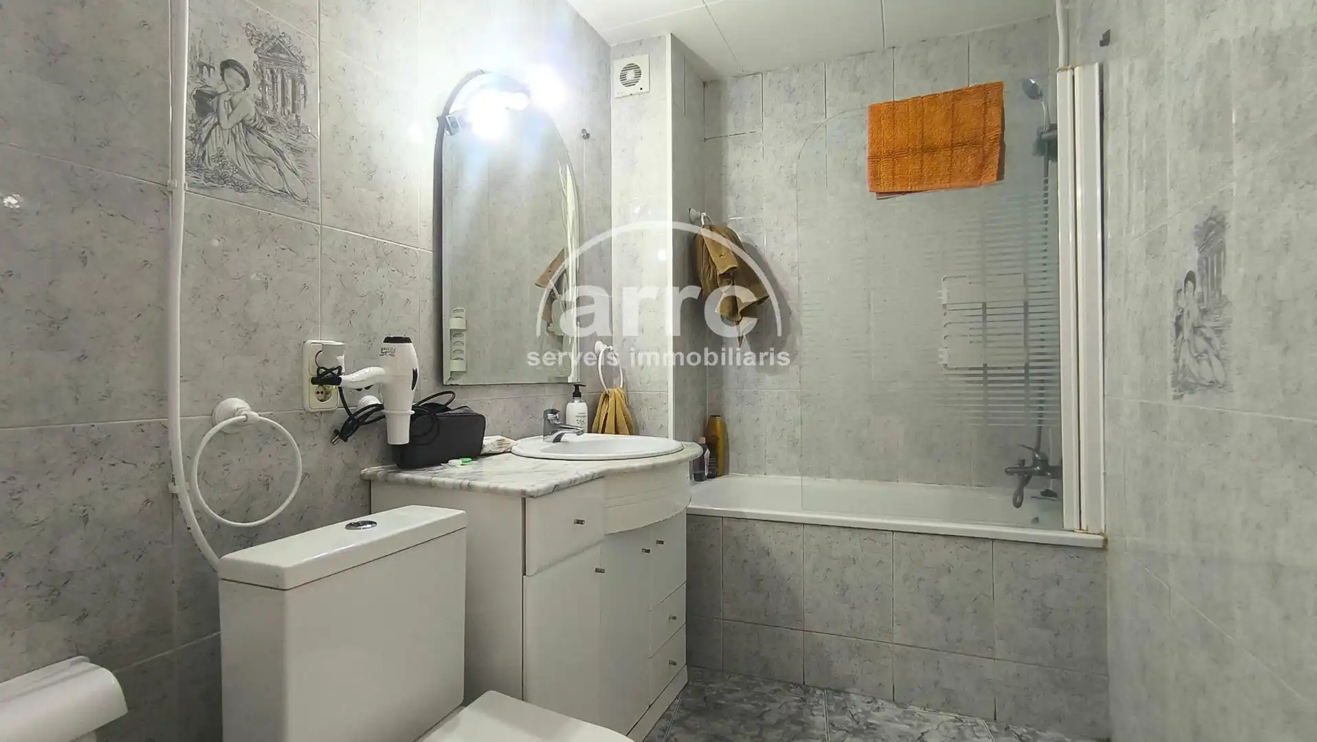 Baño de Piso en venta en Mataró con Aire acondicionado, Terraza y Trastero