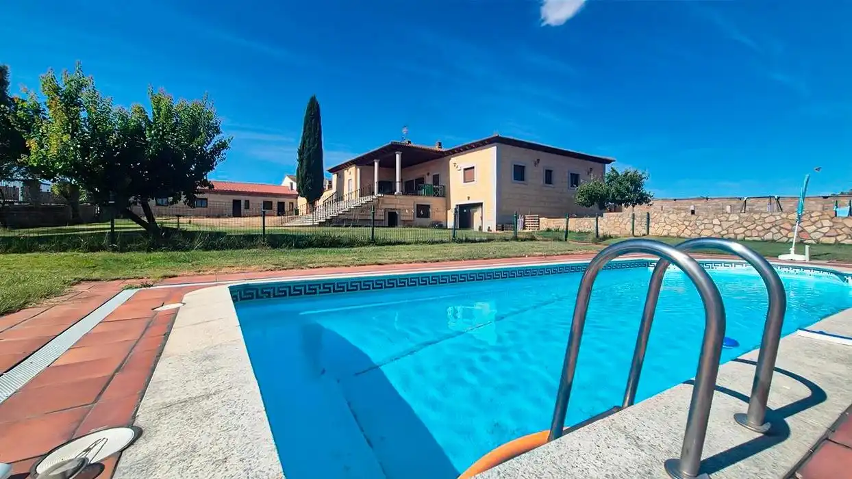 Piscina de Casa o chalet en venta en Ledesma