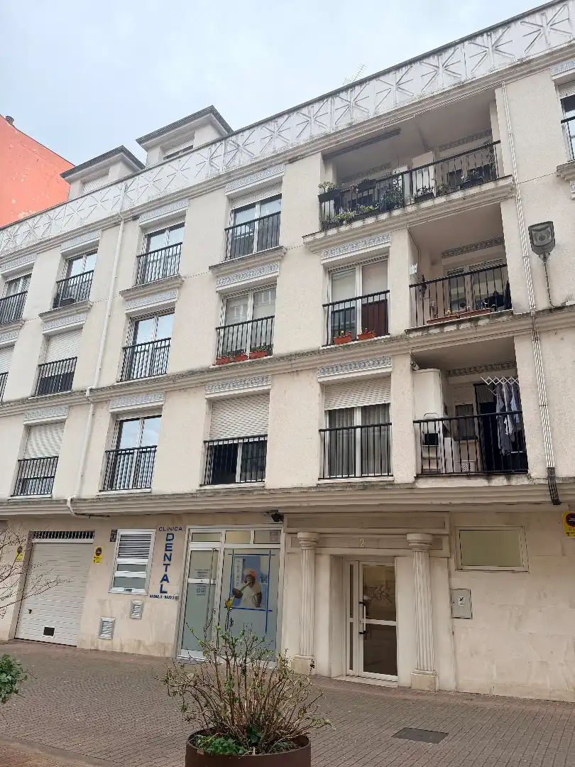 Vista exterior de Dúplex en venta en Torrelavega  con Calefacción, Parquet y Trastero