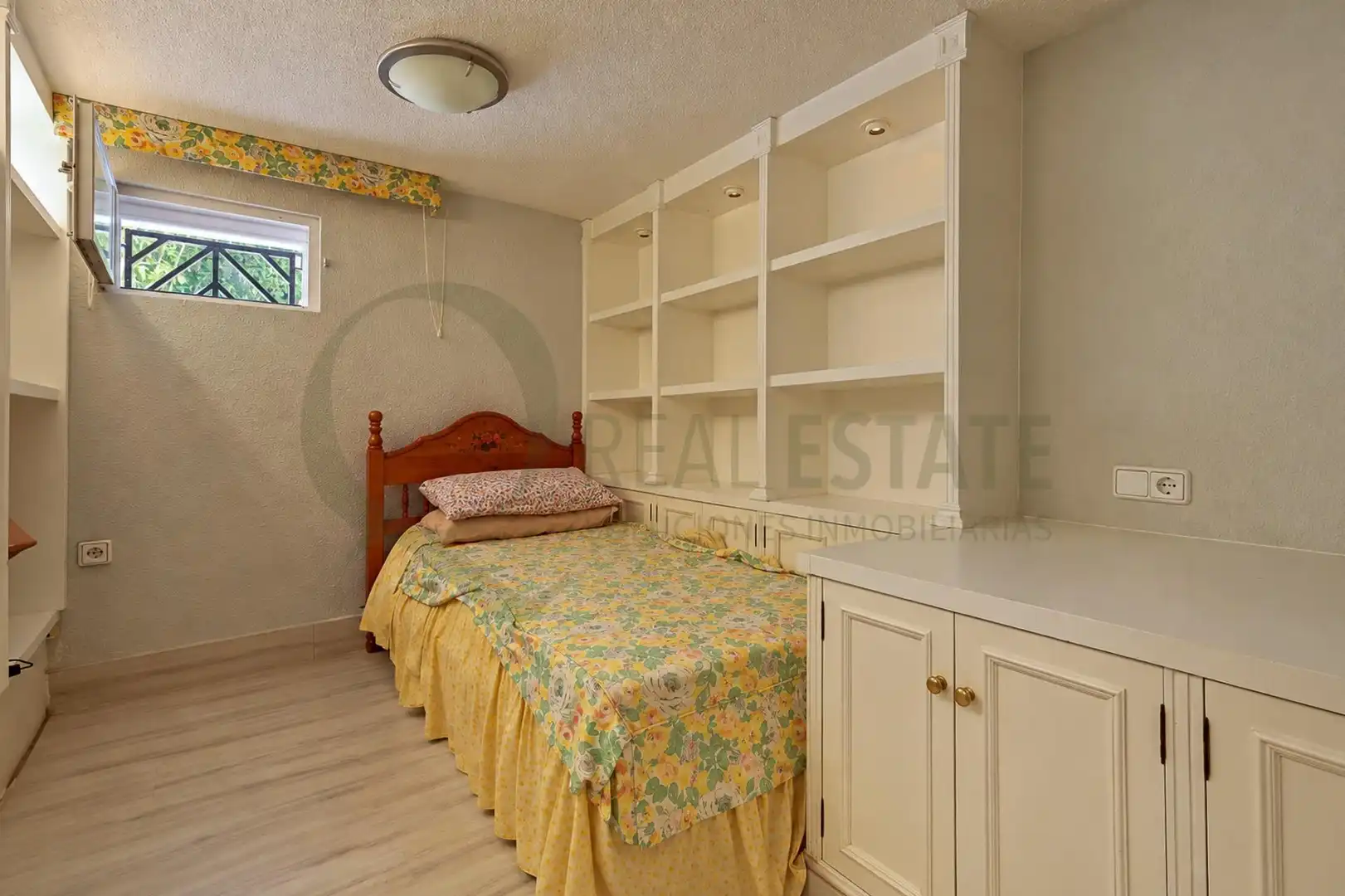 Schlafzimmer von Haus oder Chalet zum Verkauf in Alicante / Alacant mit Klimaanlage, Heizung und Privatgarten