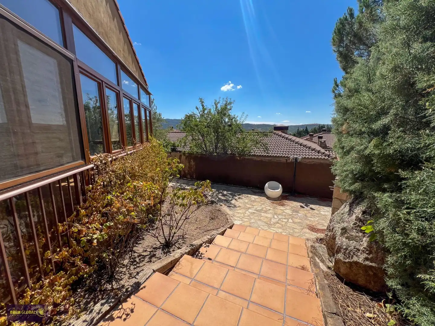 Terrassa de Casa o xalet en venda en El Berrueco amb Calefacció, Jardí privat i Alarma