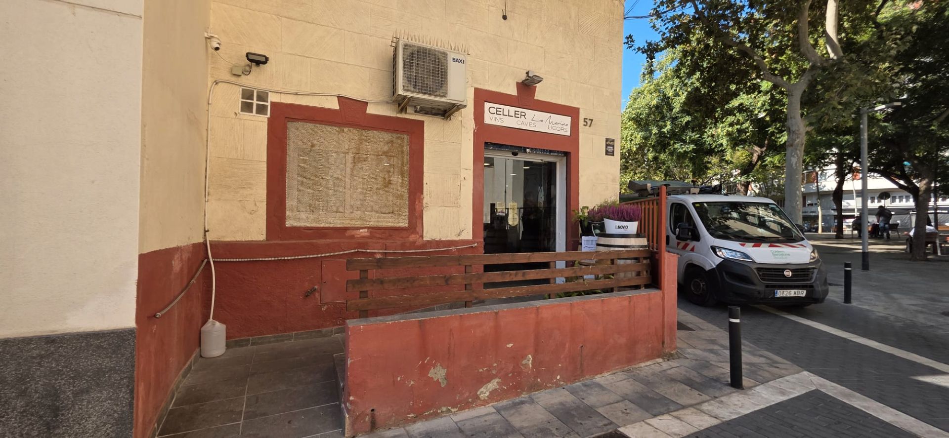 Exterior view of Premises for sale in  Barcelona Capital  with Air Conditioner, Heating and Terrace