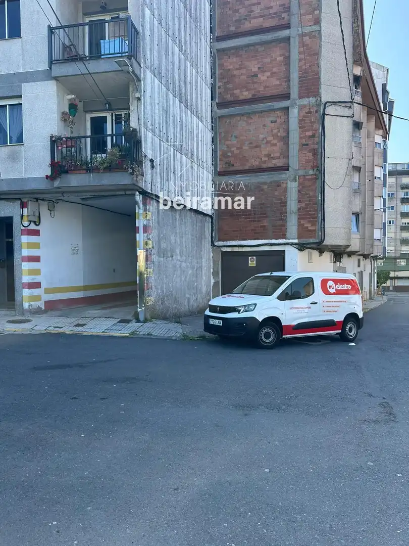 Parkplatz von Garage zur Miete in Ribeira