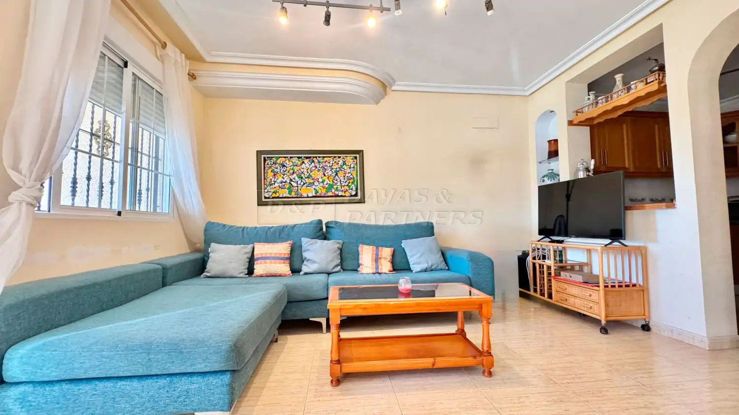Sala d'estar de Casa adosada en venda en Orihuela amb Jardí privat, Terrassa i Piscina comunitària