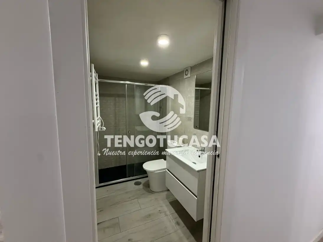 Baño de Piso de alquiler en Madrid con Calefacción, Horno y Lavadora