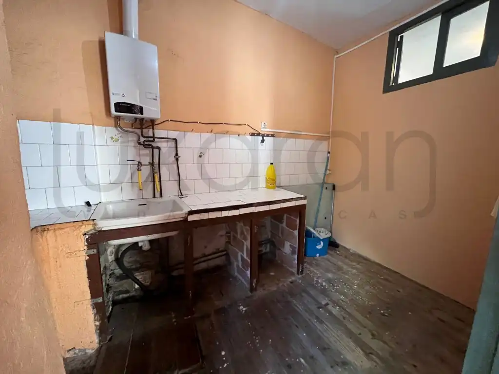 Houses for sale in Calle Carrera,Dera, 38, Les