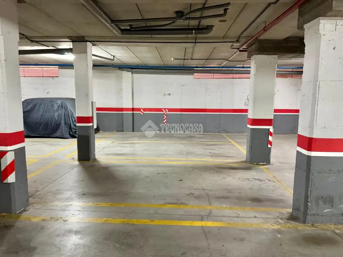 Parking de Piso en venta en Palencia con Calefacción y Trastero