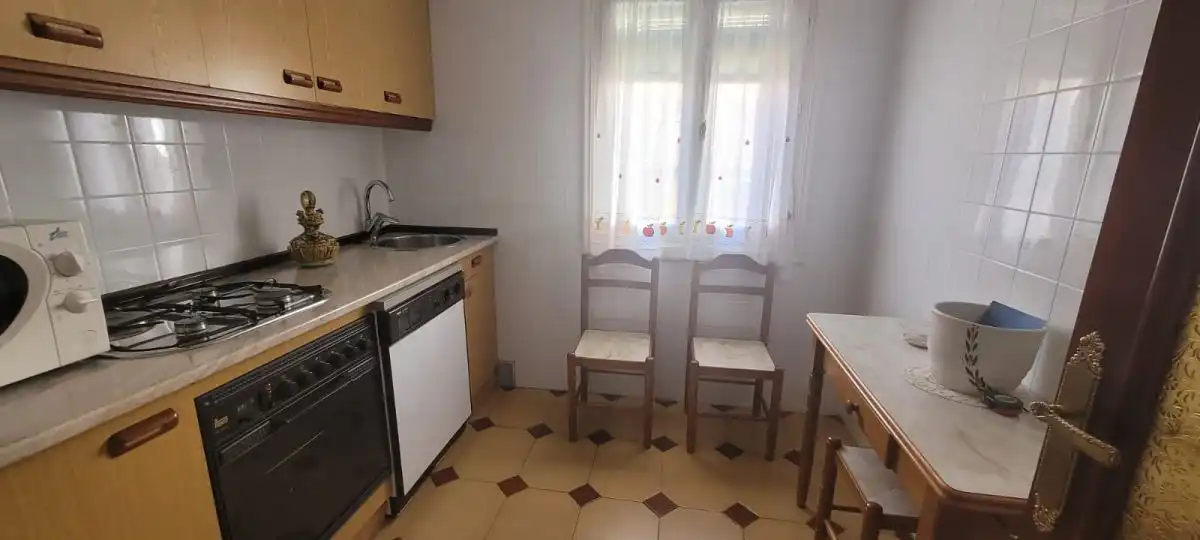 Cuina de Casa o xalet en venda en Segovia amb Calefacció, Terrassa i Moblat