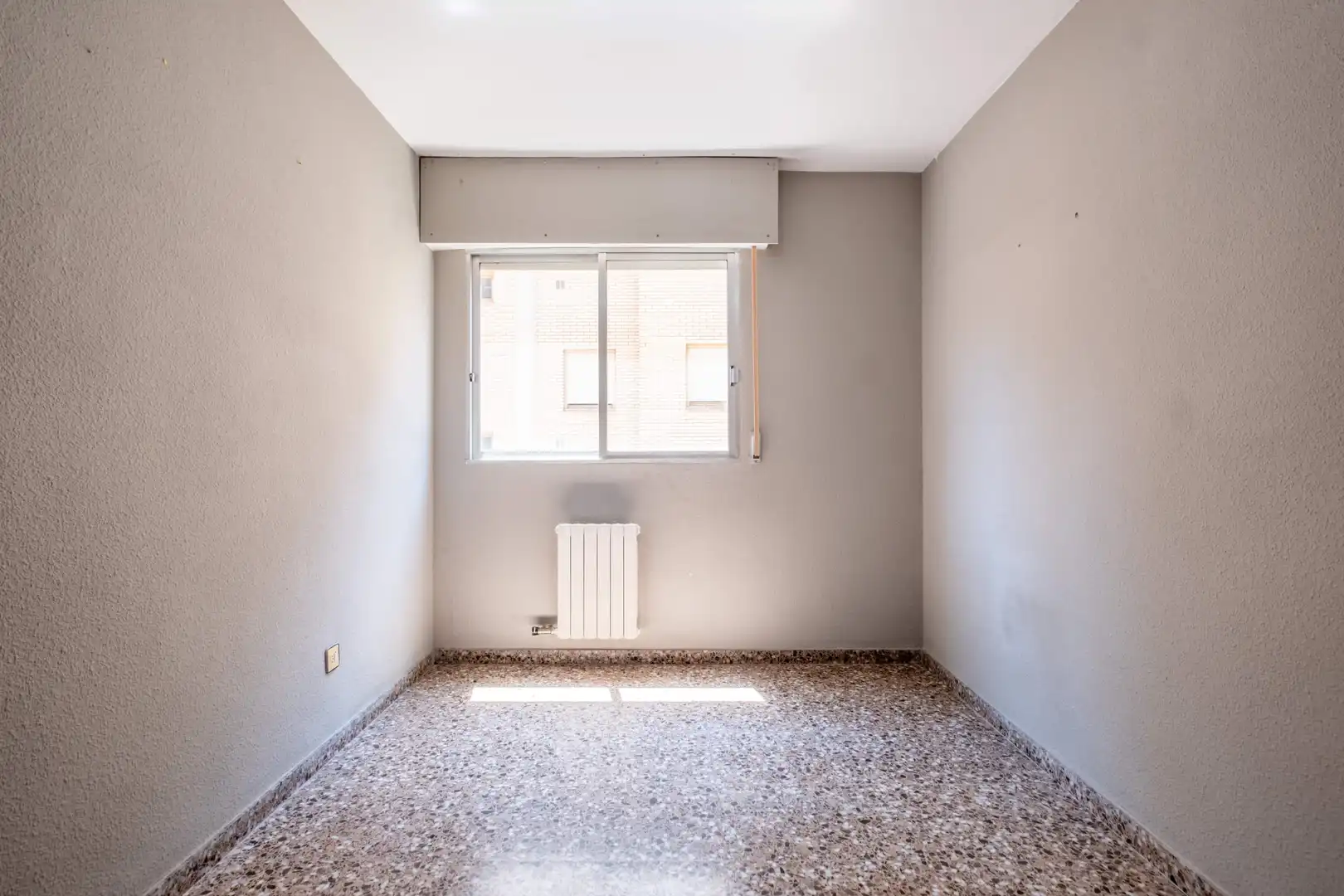 Schlafzimmer von Wohnung zum Verkauf in Zaragoza mit Klimaanlage, Heizung und Terrasse