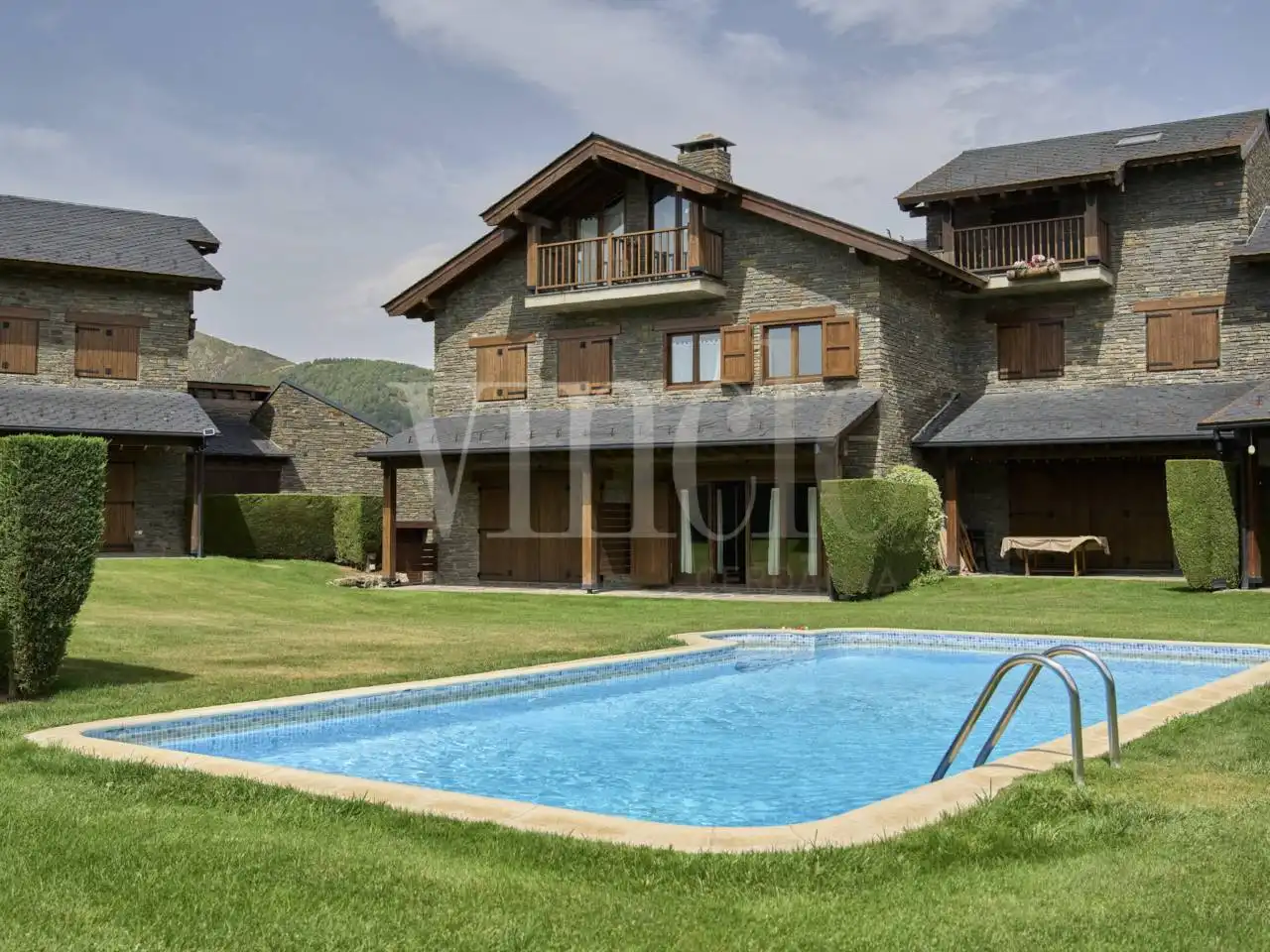 Jardín de Casa adosada en venta en Bellver de Cerdanya con Calefacción, Parquet y Terraza