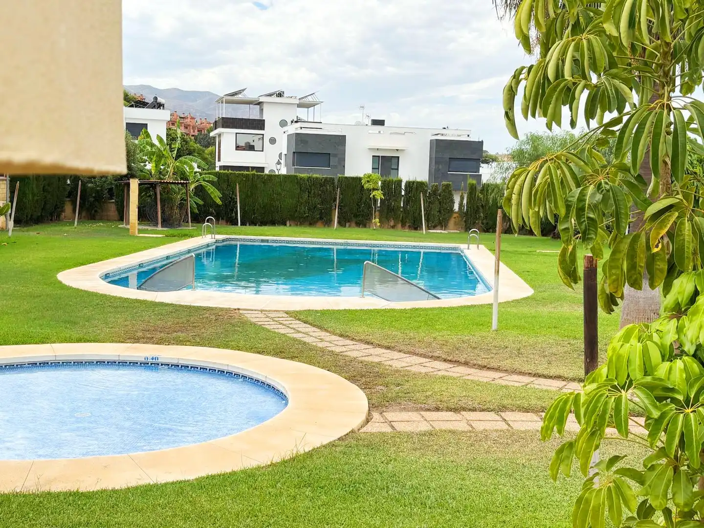 Adosado con piscina en venta en Capellanía - Retamar