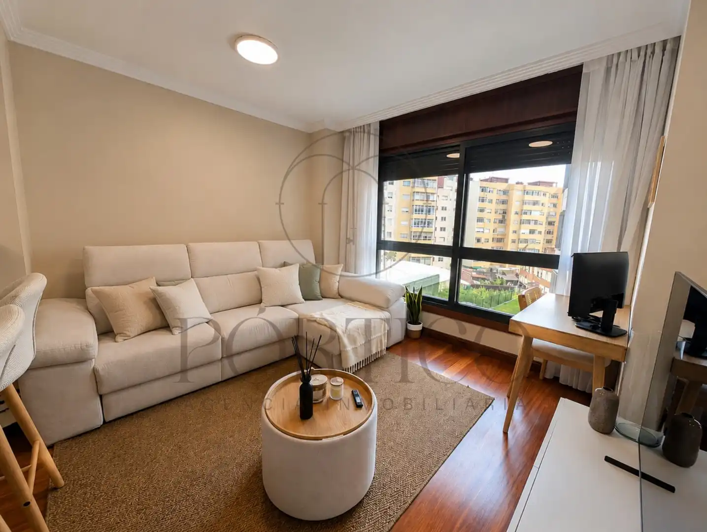 Sala de estar de Apartamento en venta en Vigo  con Calefacción, Trastero y Amueblado