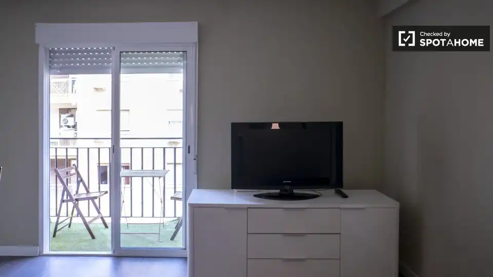 Habitación de Piso de alquiler en Valencia con Aire acondicionado, Calefacción y Amueblado