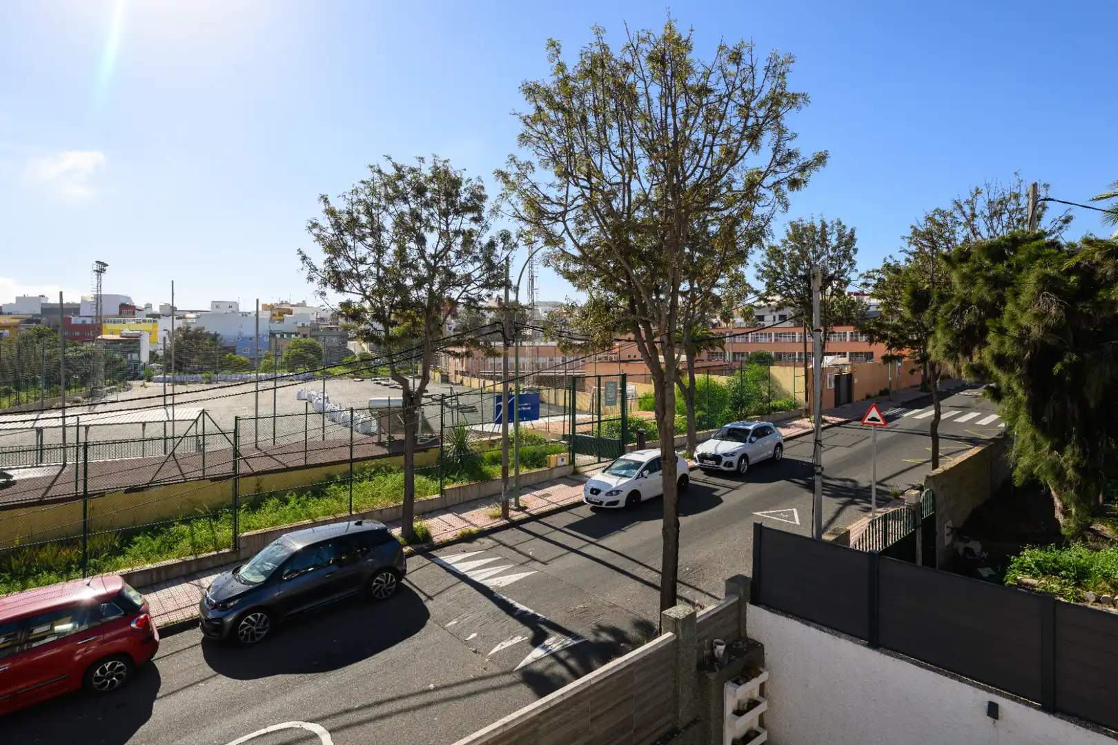 Vista exterior de Casa adosada en venda en Las Palmas de Gran Canaria amb Jardí privat, Terrassa i Traster