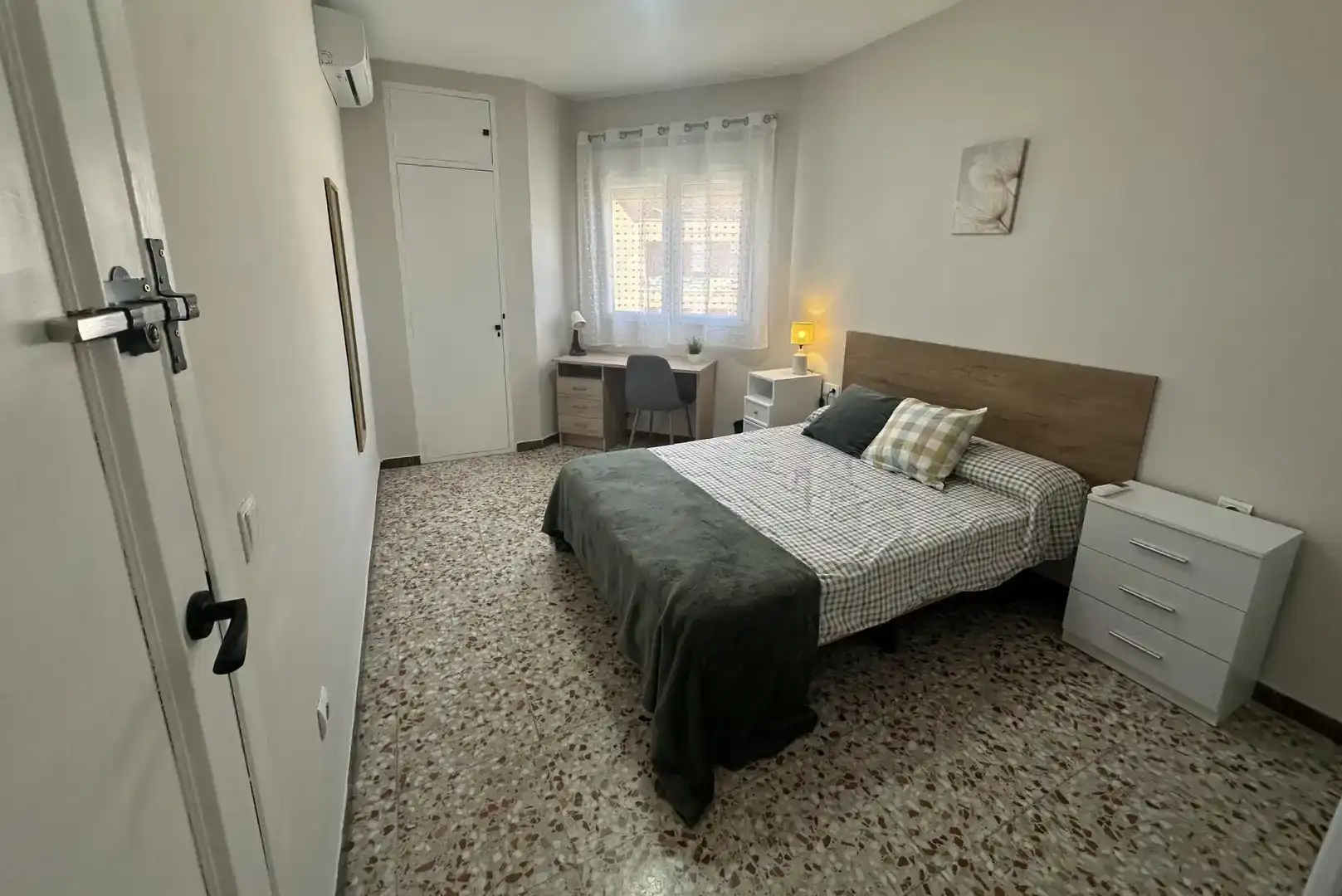 Bedroom of Flat for share in Alcázar de San Juan  with Air Conditioner, Furnished and Balcony