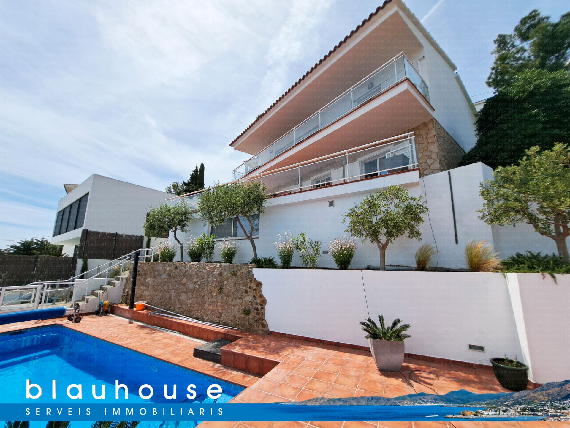 Vista exterior de Casa o xalet en venda en Llançà amb Aire condicionat, Terrassa i Piscina