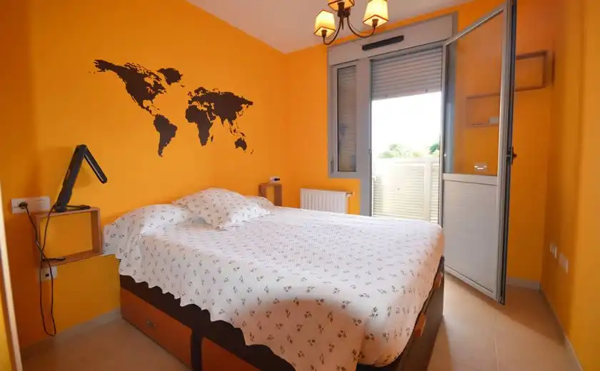 Schlafzimmer von Wohnungen zur Miete in Llanes mit Heizung, Möbliert und Ofen