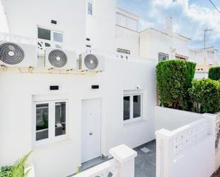 Exterior view of Single-family semi-detached for sale in Torrevieja  with Air Conditioner, Private garden and Terrace