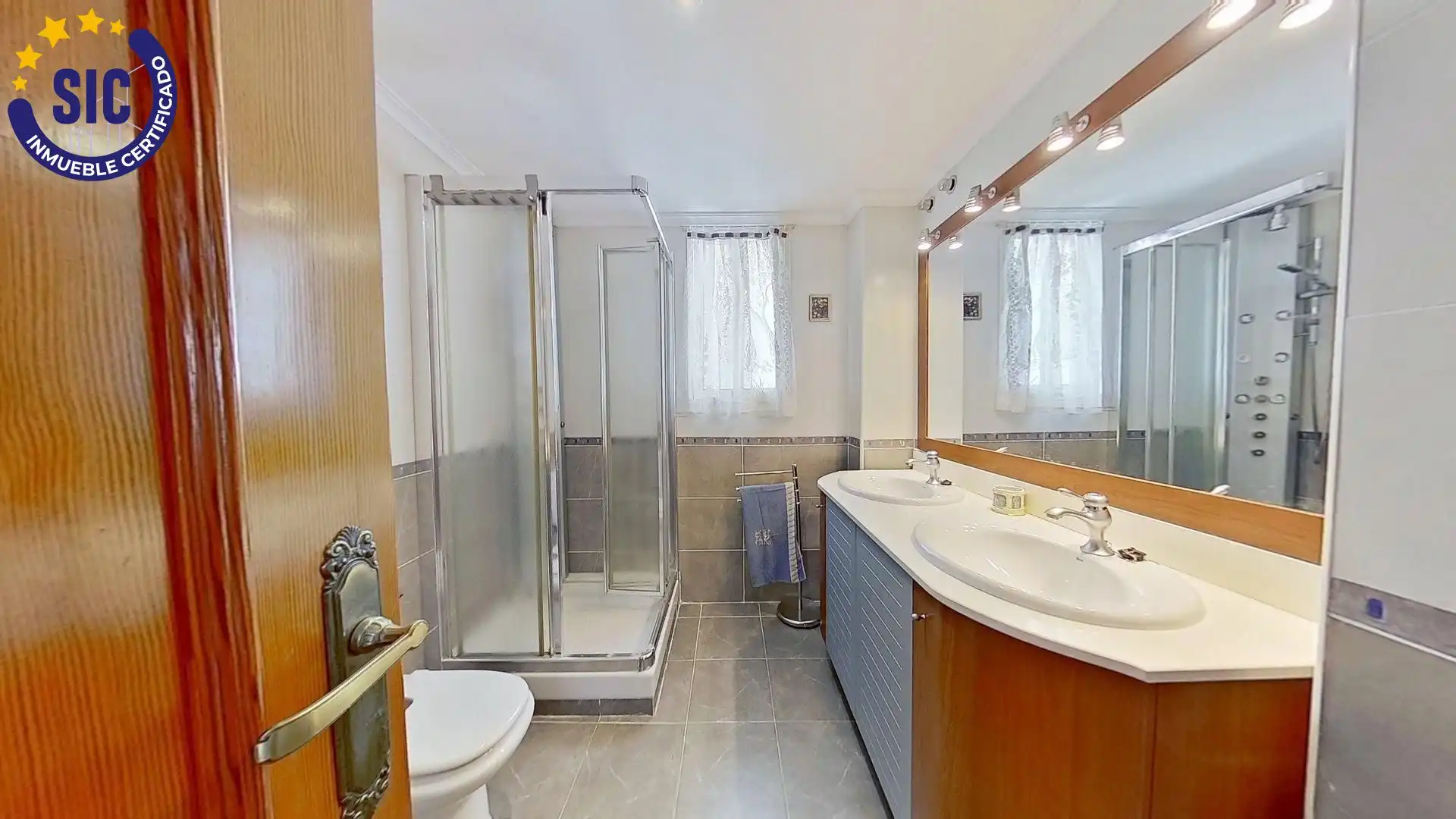 Baño de Piso en venta en Valencia con Aire acondicionado, Calefacción y Balcón