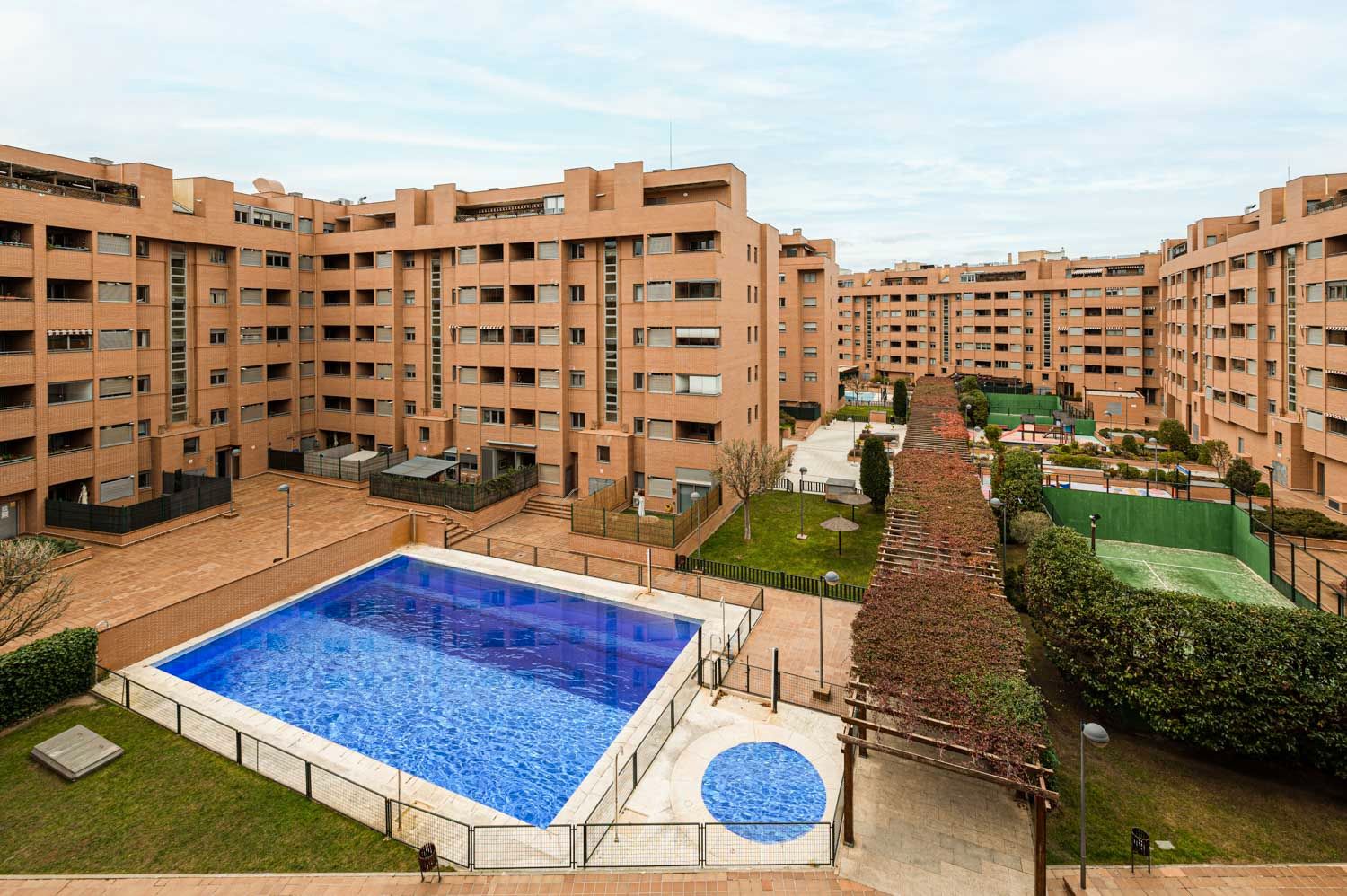 Swimming pool of Flat for sale in  Madrid Capital  with Air Conditioner, Parquet flooring and Terrace
