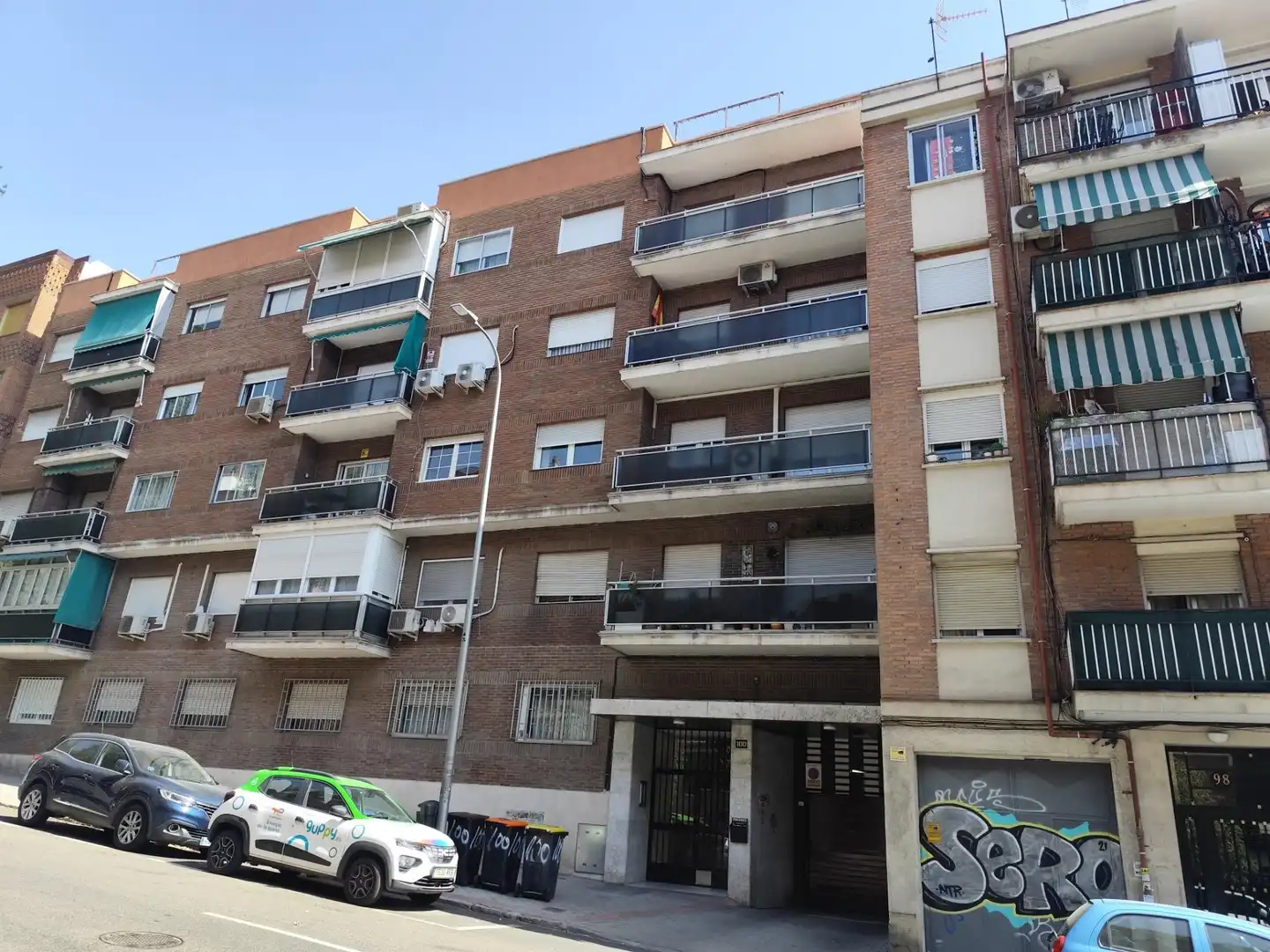 Vista exterior de Pis en venda en Madrid amb Calefacció, Moblat i Balcó