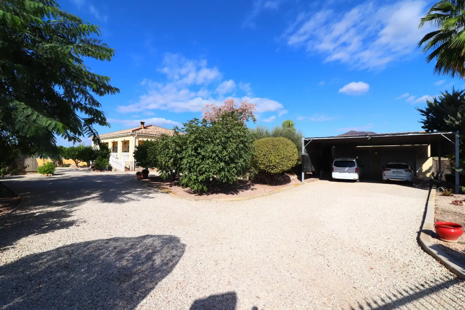 Vista exterior de Finca rústica en venda en Orihuela amb Terrassa i Piscina