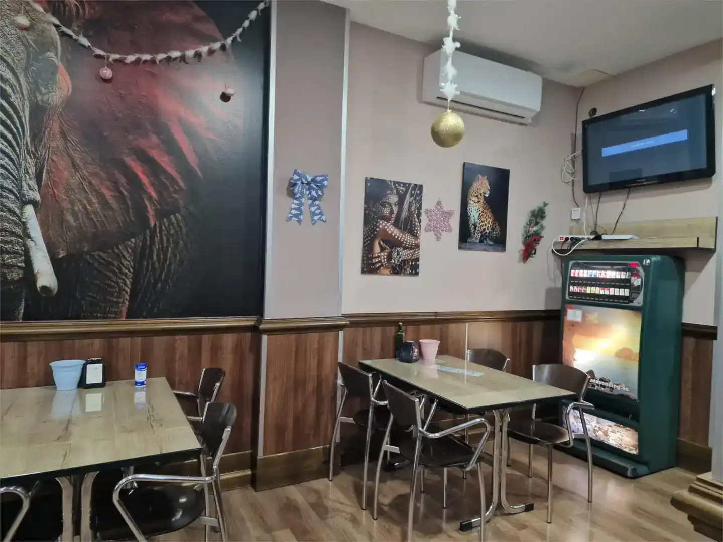 Dining room of Commercial properties for rent in Armilla  with Air Conditioner