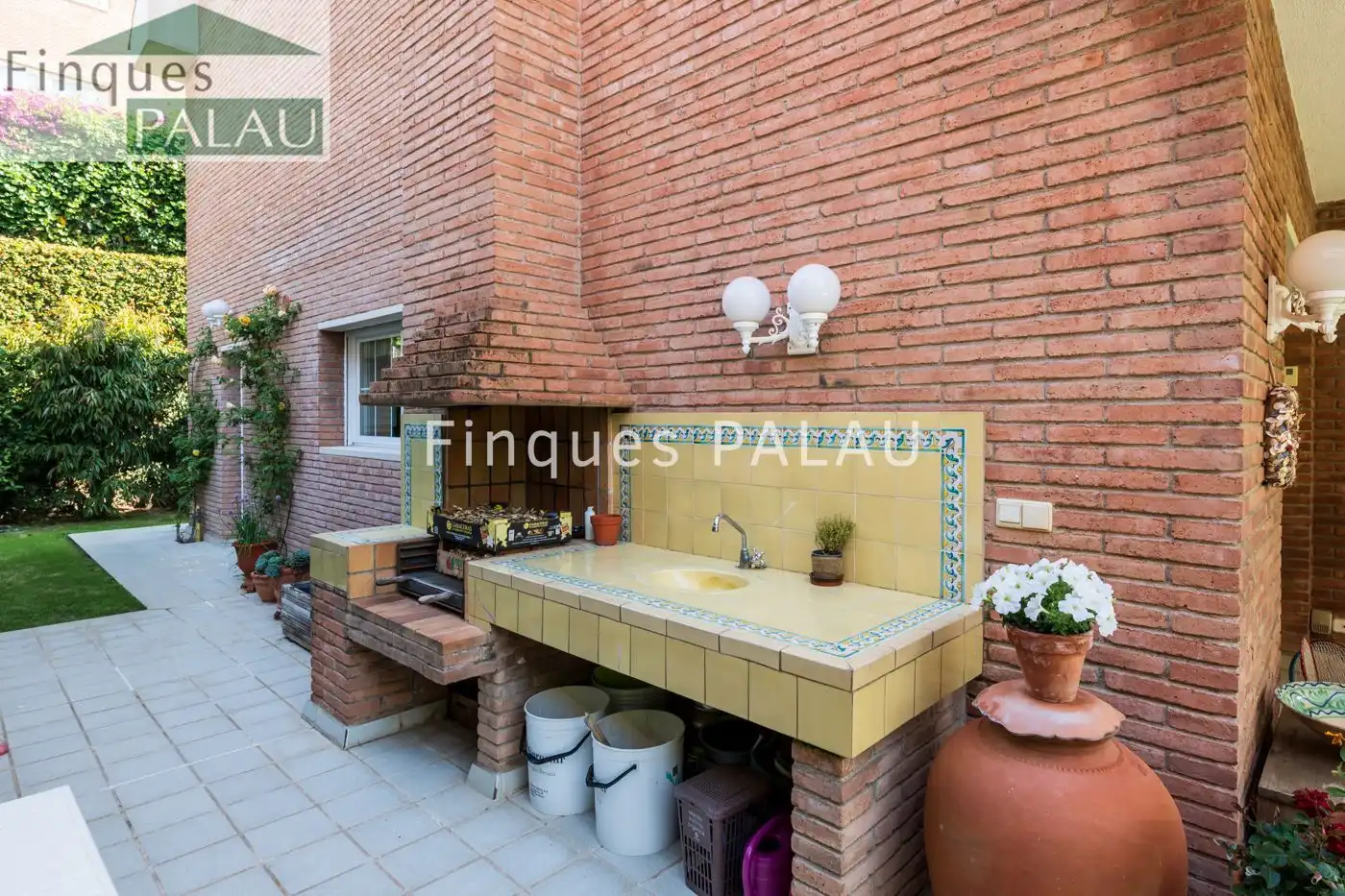 Terrassa de Casa o xalet en venda en Sant Just Desvern amb Aire condicionat, Calefacció i Jardí privat