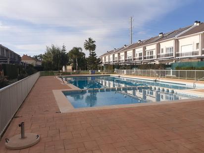 Piscina de Casa adosada en venda en Gandia amb Aire condicionat, Calefacció i Jardí privat