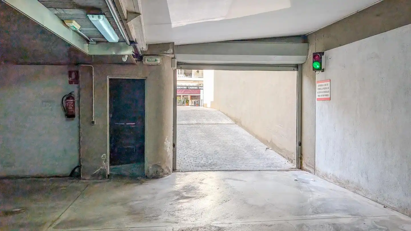 Parkplatz von Wohnung zum Verkauf in Santa Pola mit Klimaanlage, Terrasse und Schwimmbad