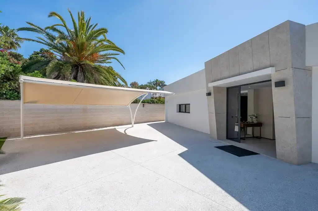 Vista exterior de Casa o chalet en venta en Marbella con Aire acondicionado, Calefacción y Jardín privado