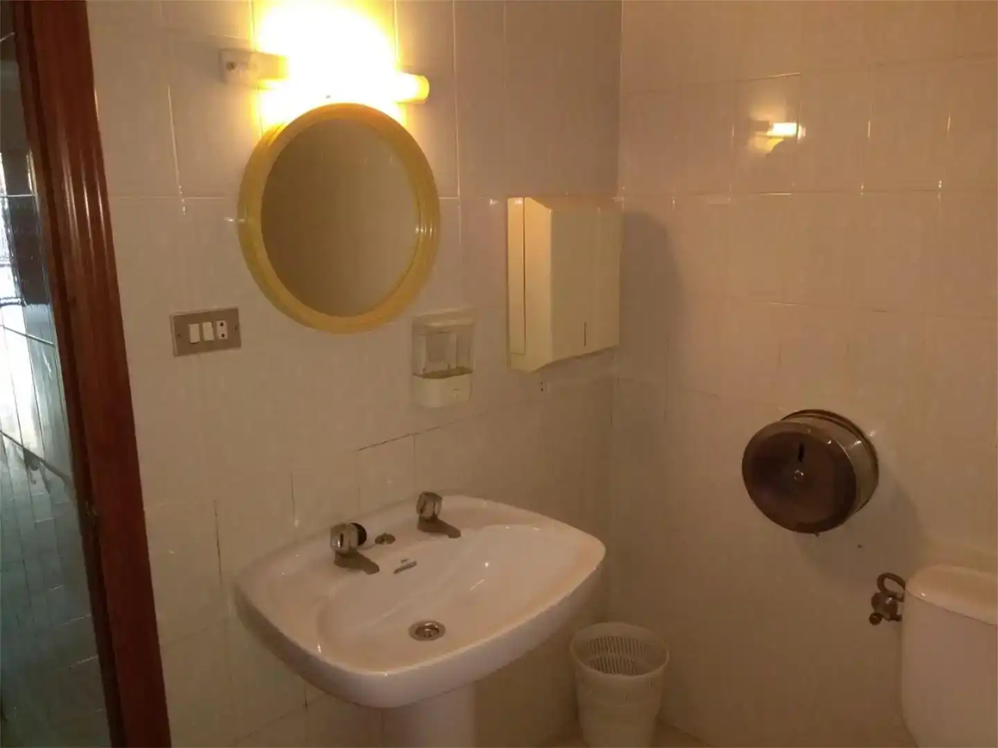 Baño de Local en venta en Puebla de Sancho Pérez con Aire acondicionado