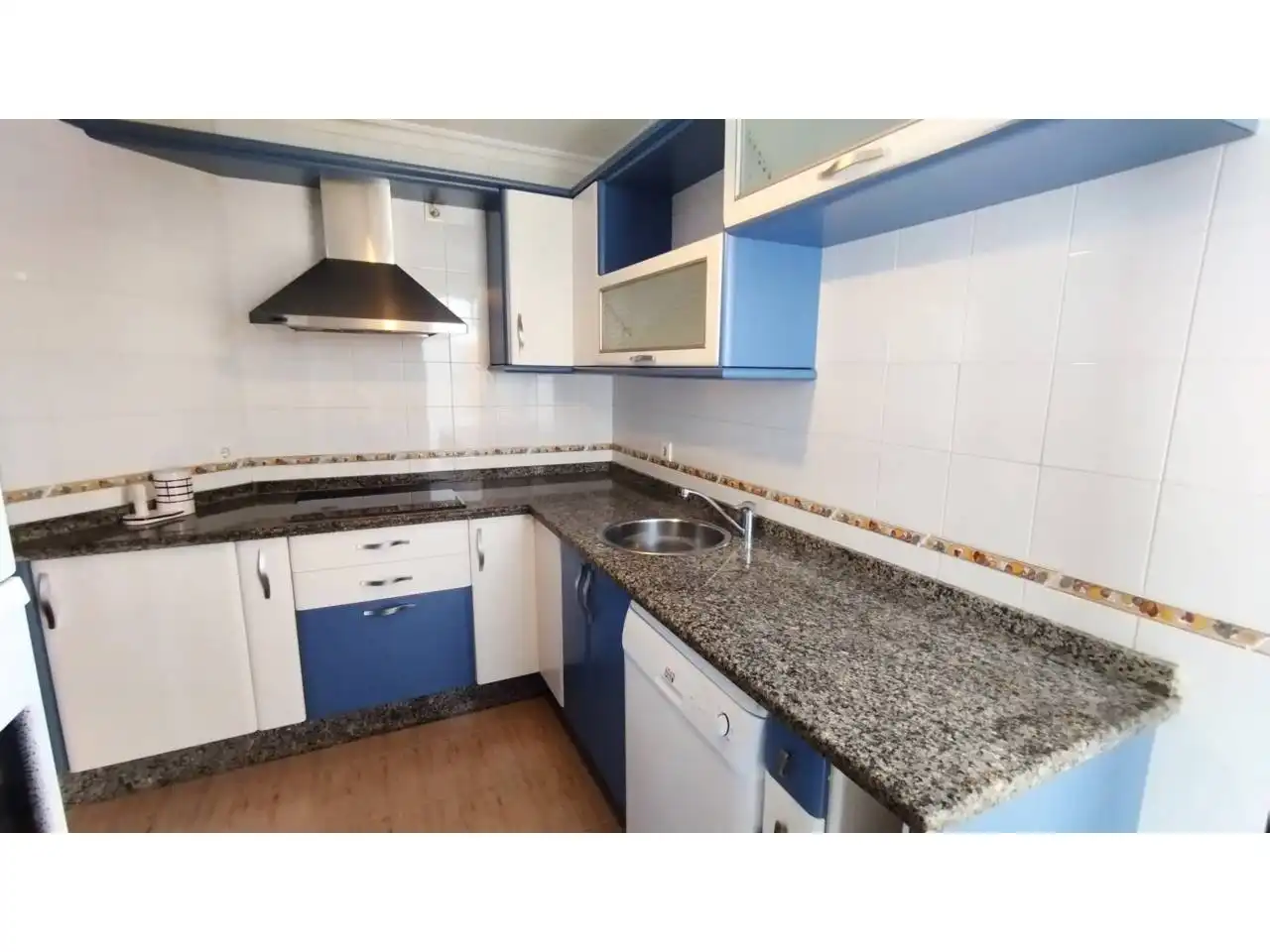 Küche von Wohnung zum Verkauf in Huelva mit Klimaanlage, Heizung und Abstellraum